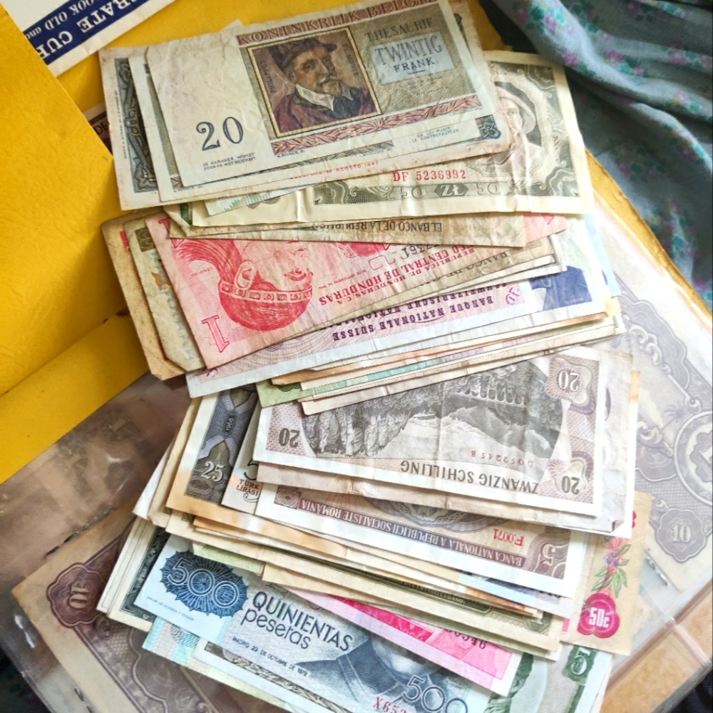 Vintage World Currency Collection